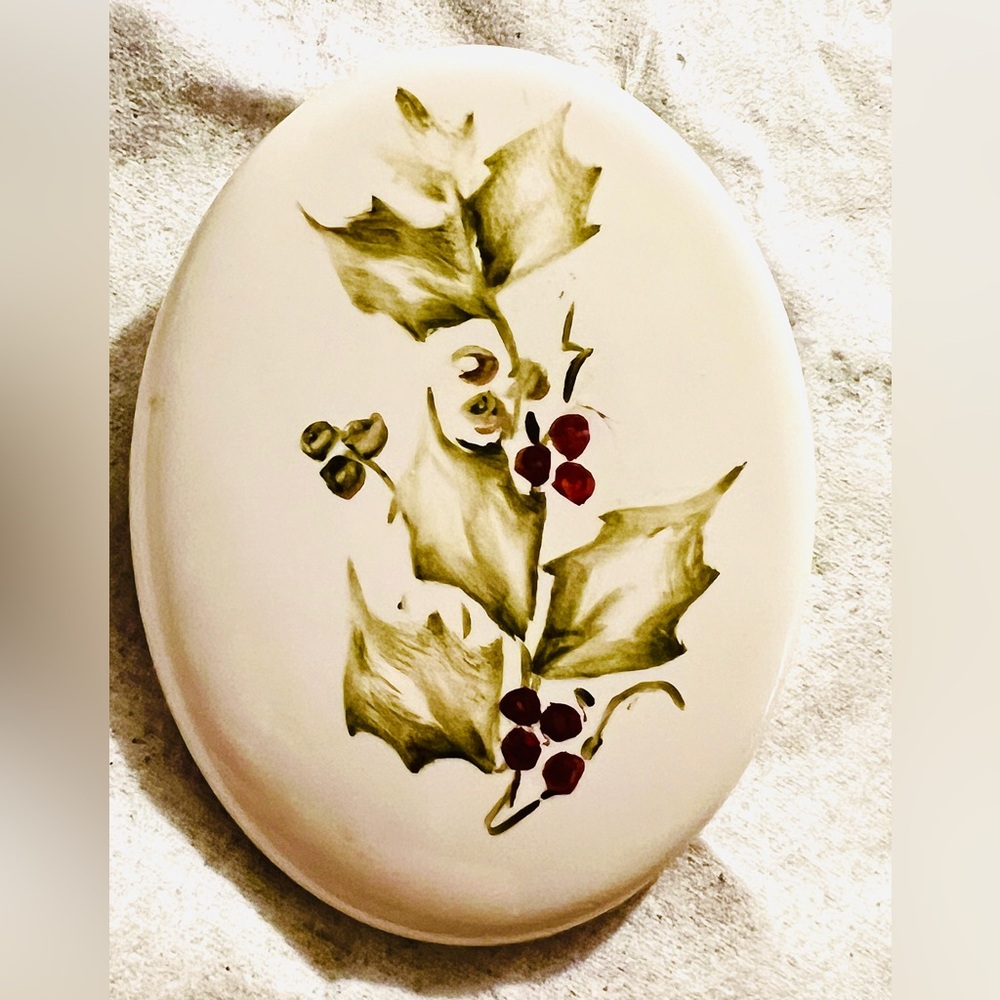 Vintage Hand-Painted Ceramic Holly Brooch Pin - Christmas Holiday Jewelry